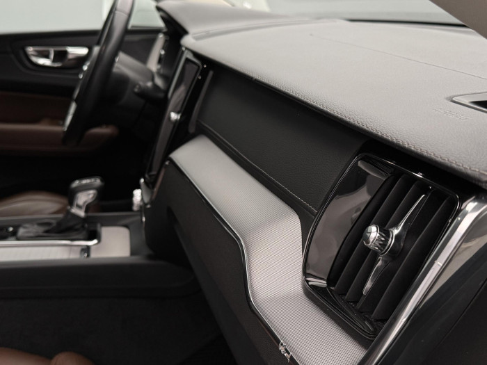 Volvo XC60 D5 AWD INSCRIPTION AUT CZ 2.0 d