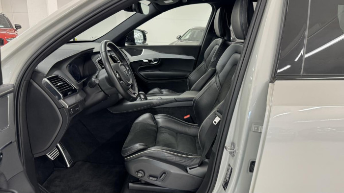 Volvo XC90 B5 AWD R-DESIGN AUT REZERVACE