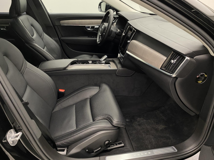 Volvo S90 B5 AWD BRIGHT REZERVACE