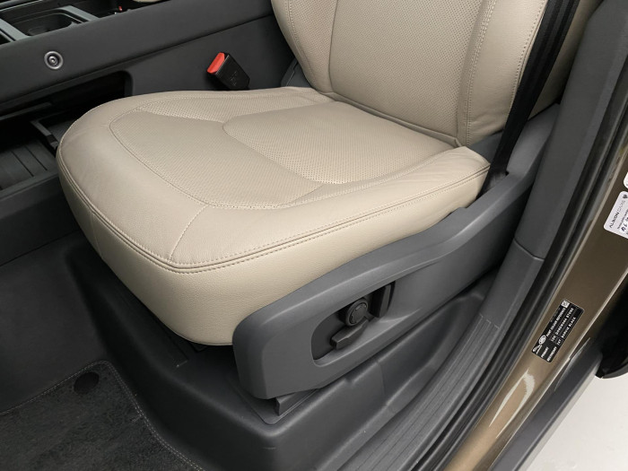 Land Rover Defender D250 AWD SE AUT CZ 3.0 d SE