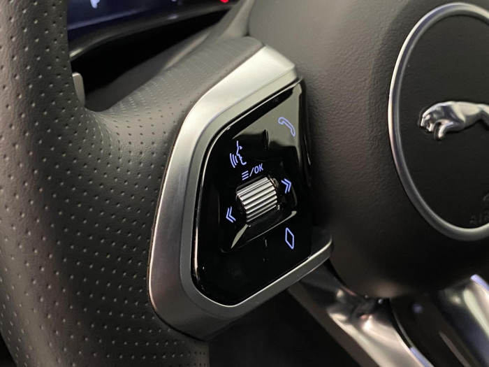 Jaguar F-Pace D200 R-DYNAMIC SE AWD AUT 2.0 d Dynamic SE