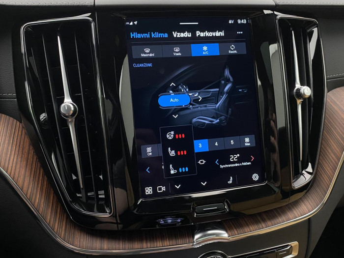 Volvo XC60 B4 AWD ULTIMATE AUT REZERVACE