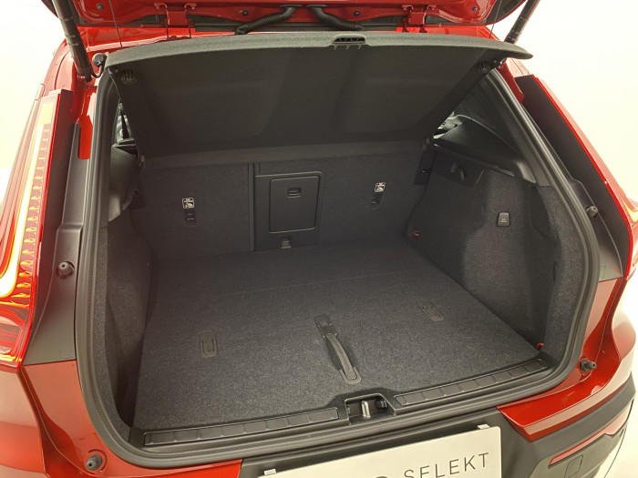 Volvo XC40 B4 DARK ULTRA AUT CZ 1.maj