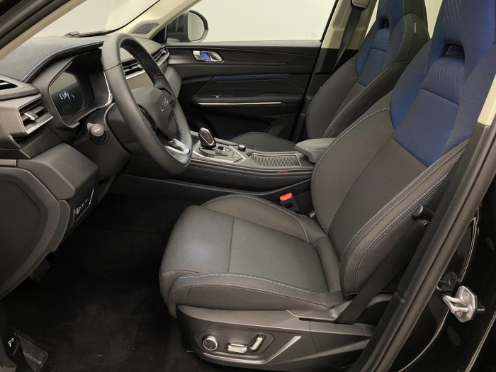 Lynk & Co 01 PHEV DCT AUT 1.maj. REZERVACE