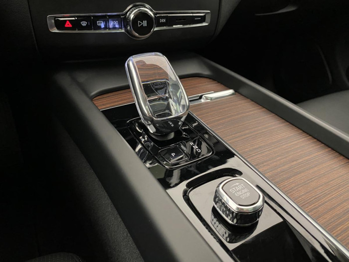 Volvo XC60 B5 AWD ULTIMATE REZERVACE