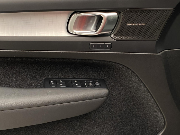 Volvo XC40 B3 DARK PLUS REZERVACE