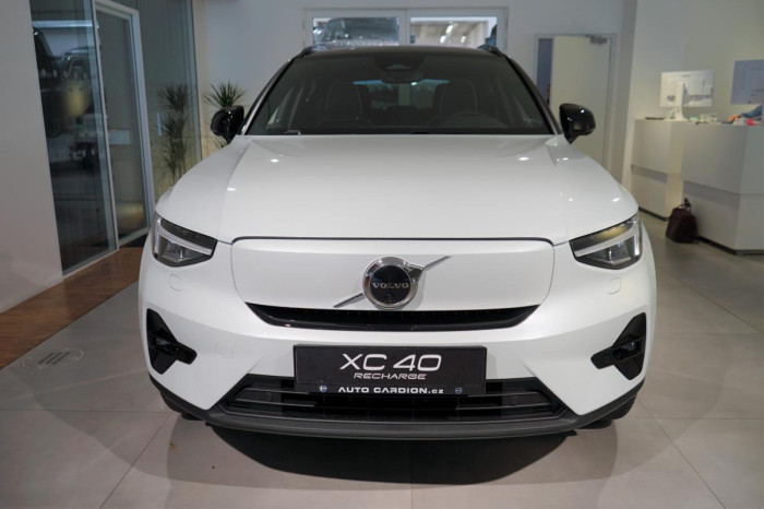 Volvo XC40 PURE ELECTRIC TWIN - Rezervace