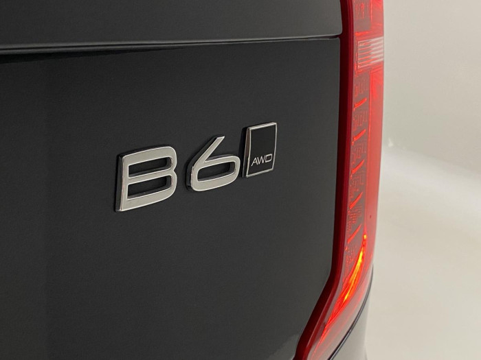 Volvo XC90 B6 AWD R-DESIGN REZERVACE