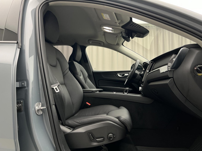 Volvo XC60 B4 AWD PLUS DARK AUT 1.maj.