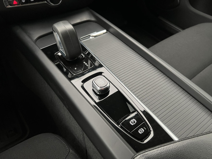 Volvo V60 CC B4 AWD AUT 1.maj 2.0 CC CC