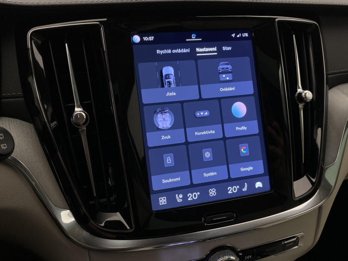 Volvo V60 T8 AWD PLUG-IN BRIGHT ULTRA CZ