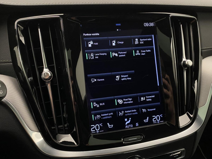 Volvo V60 T6 AWD RECHARGE REZERVACE