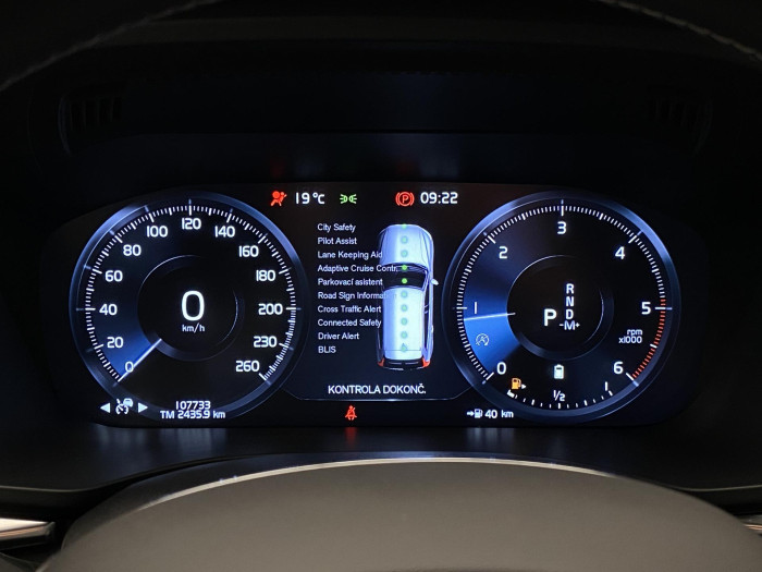 Volvo XC60 B5 AWD R-DESIGN AUT