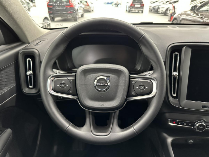 Volvo XC40 T2 CORE AUT REZERVACE
