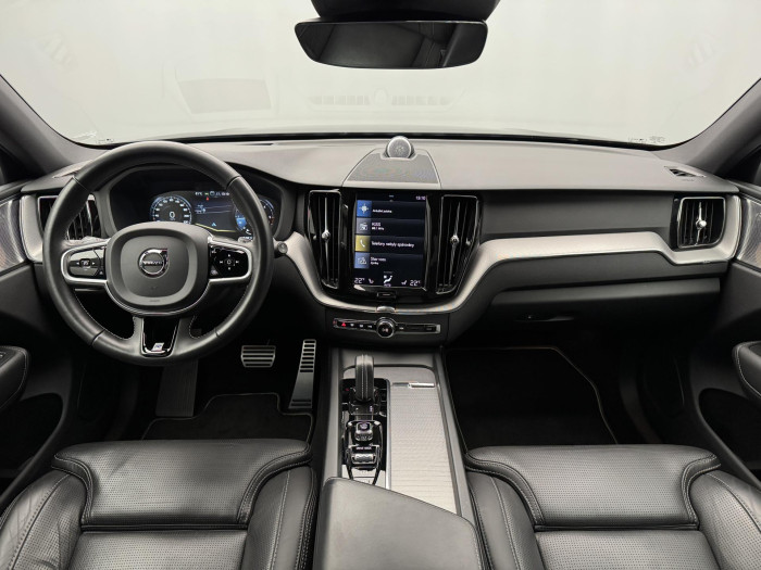 Volvo XC60 B5 AWD R-DESIGN AUT