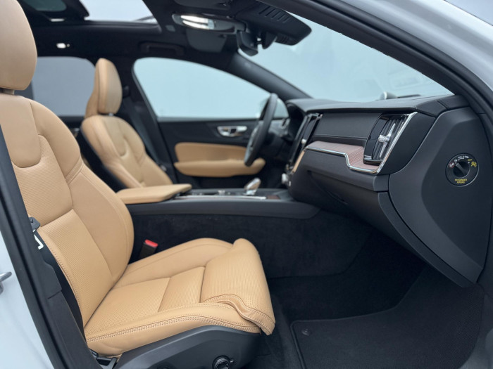 Volvo V60 CC B5 AWD ULTIMATE REZERVACE 2.0 CC CC