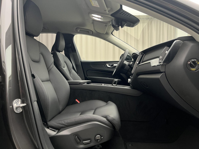 Volvo XC60 B4 AWD PLUS DARK AUT 1.maj.