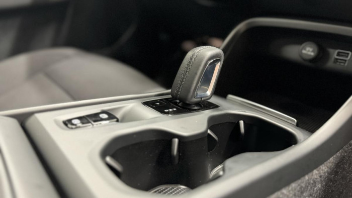 Volvo XC40 B4 AWD MOMENTUM REZERVACE 2.0 Momentum