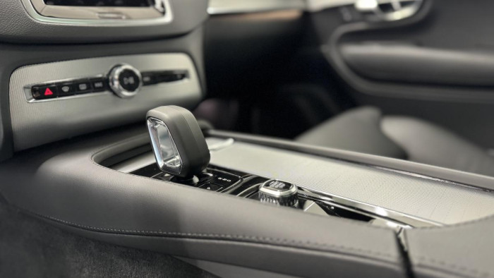 Volvo XC90 B5 AWD PLUS BRIGHT REZERVACE 2.0 Plus
