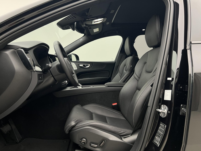 Volvo XC60 B5 AWD BLACK EDITION AUT 1.maj 2.0 Edition
