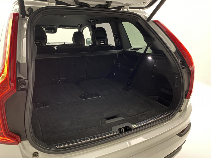 Volvo XC90 B6 AWD R-DESIGN REZERVACE