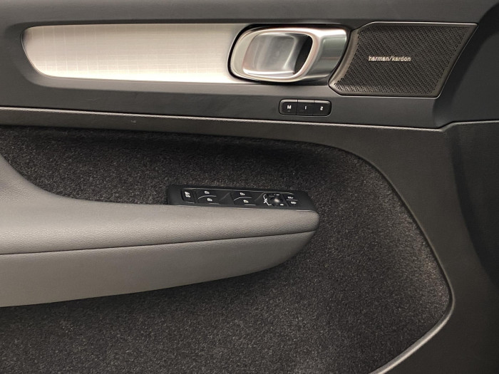 Volvo XC40 B3 DARK PLUS AUT CZ