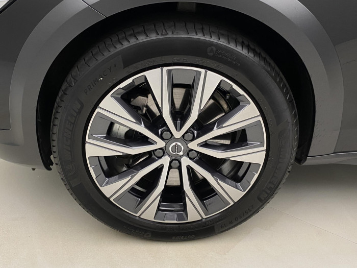 Volvo V90 CC B4 AWD PLUS AUT CZ 1.maj