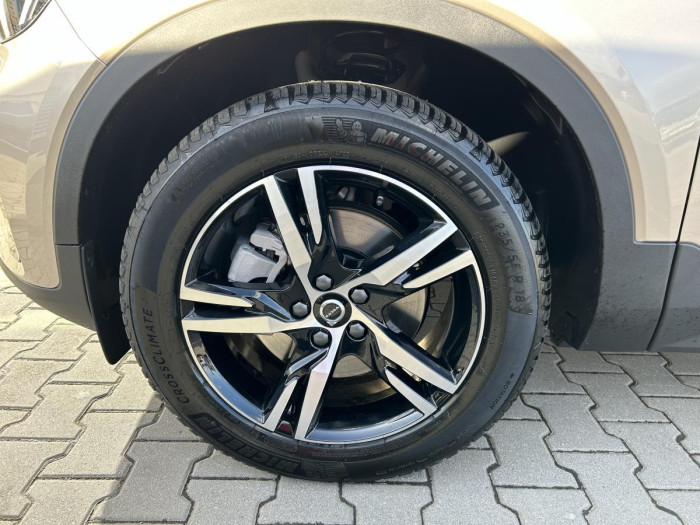 Volvo XC40 B3 AUT DARK PLUS 2.0 Plus