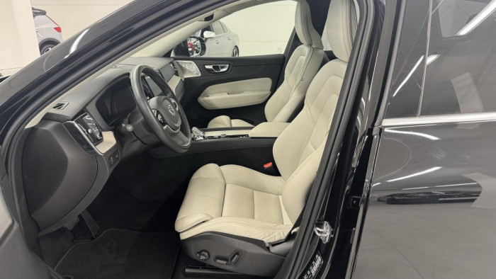 Volvo XC60 B5 AWD INSCRIPTION REZERVACE