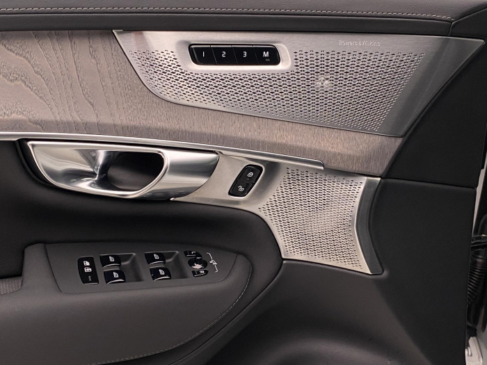 Volvo XC90 T8 AWD RECHARGE DARK REZERVACE