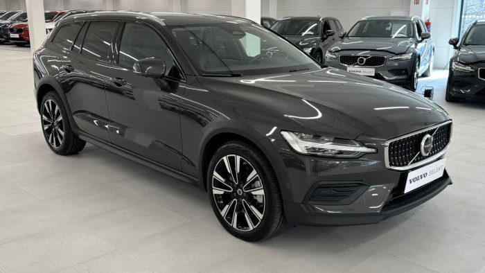 Volvo V60 CROSS COUNTRY B4 AWD REZERVACE