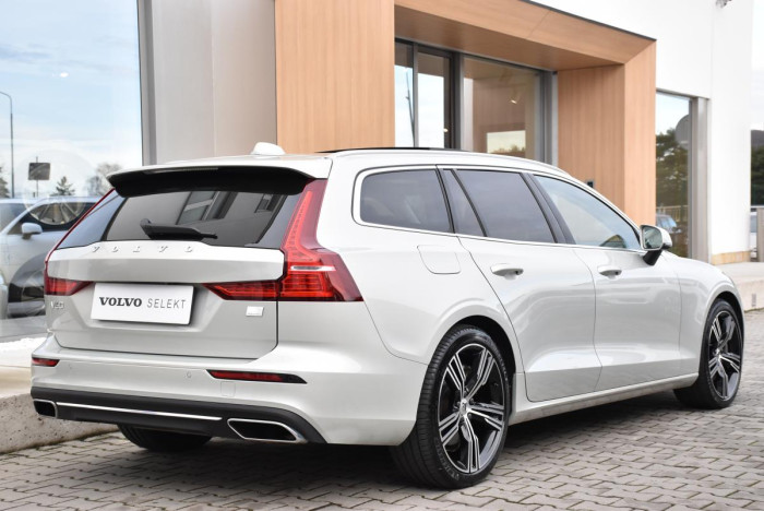 Volvo V60 T6 AWD RECHARGE REZERVACE