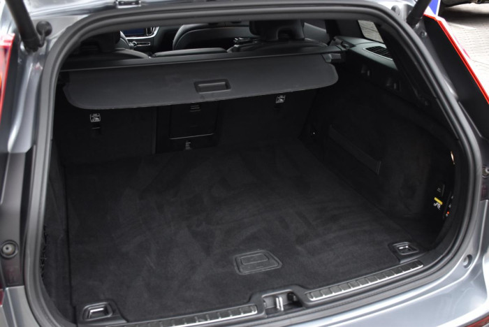 Volvo V60 D4 AWD R-Design REZERVACE 2.0 d