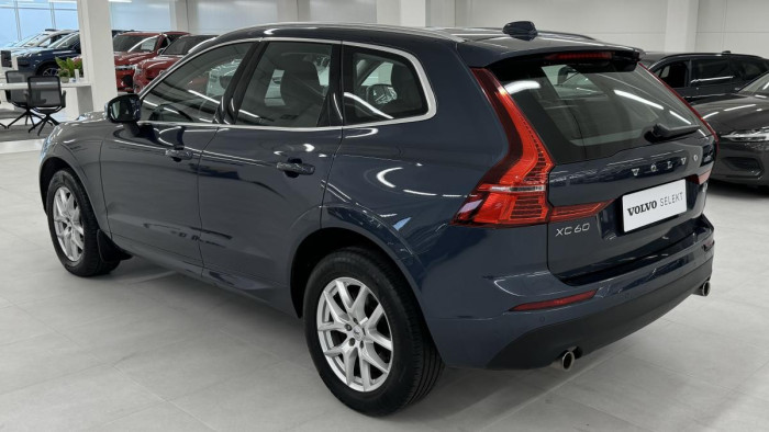 Volvo XC60 B4 AWD MOMENTUM AUT REZERVACE 2.0 Momentum