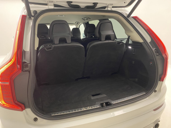 Volvo XC90 D5 AWD MOMENTUM AUT CZ 7míst 2.0 d Momentum