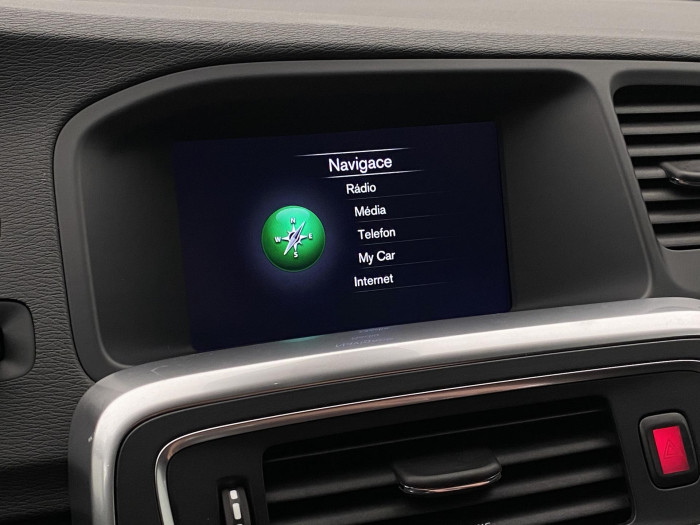 Volvo V60 D4 MOMENTUM AUT CZ 2.0 d Momentum
