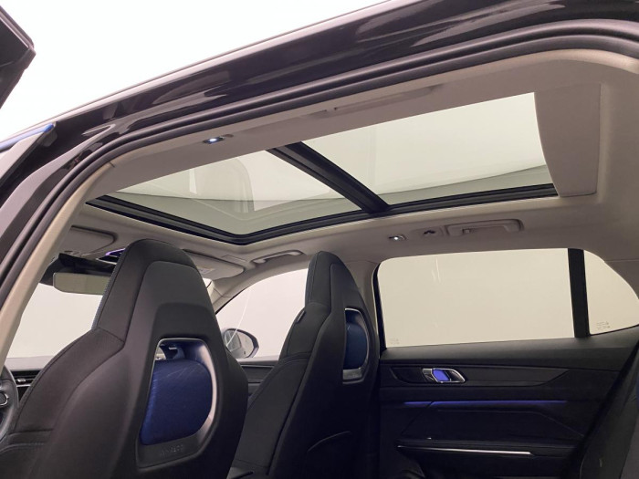 Lynk & Co 01 PHEV DCT AUT 1.maj. REZERVACE