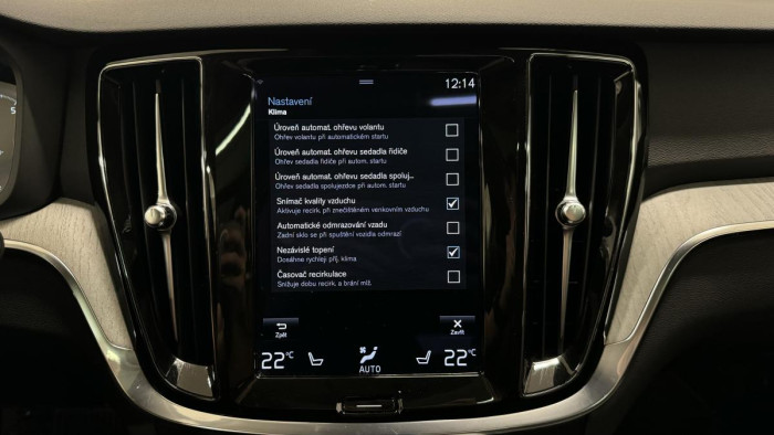 Volvo V60 B4 INSCRIPTION AUT REZERVACE