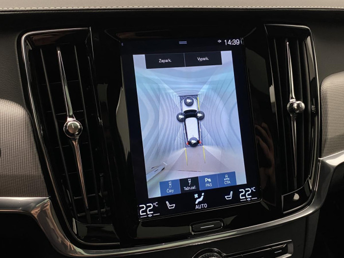 Volvo V90 B6 AWD R-DESIGN AUT REZERVACE