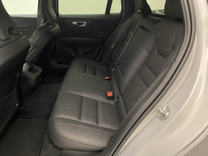 Volvo V60 B3 MOMENTUM AUT REZERVACE 2.0 Momentum
