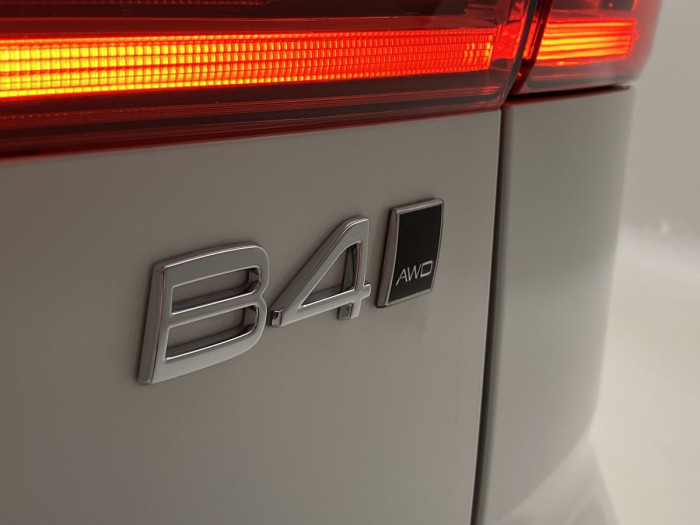 Volvo XC60 B4 AWD AUT DARK ULTIMATE