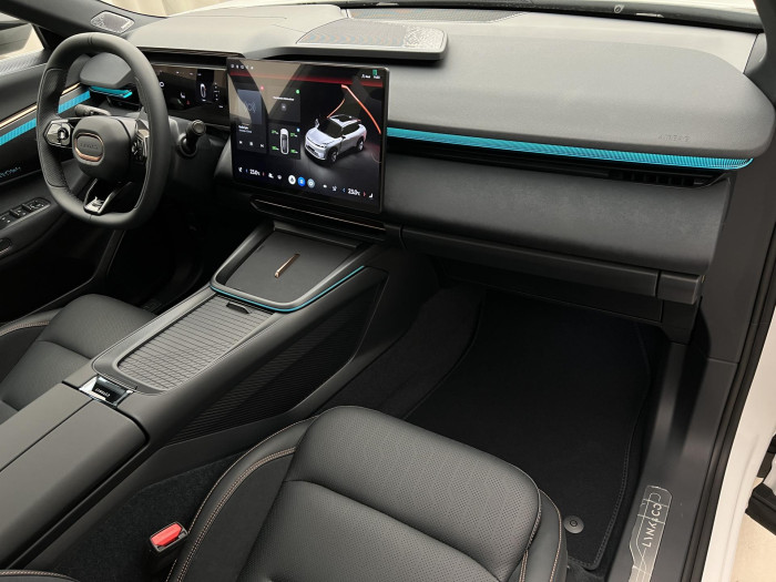 Lynk & Co 08 MORE PHEV