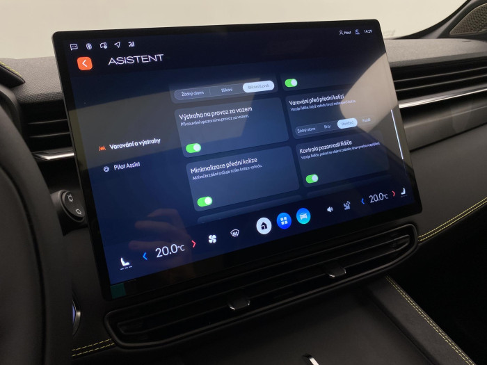 Lynk & Co 01 01 MORE PHEV