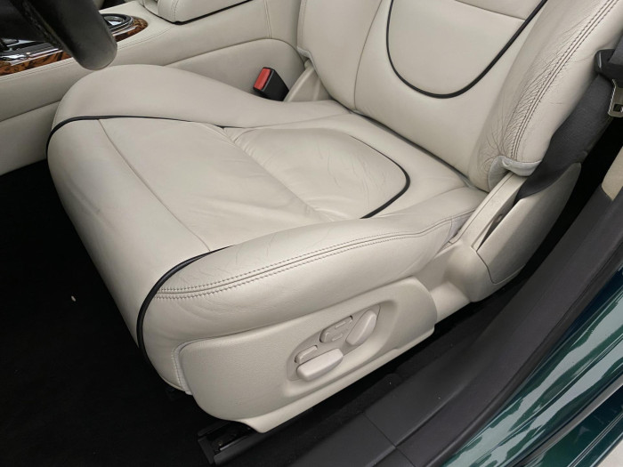 Jaguar XJ 4.2 V8 L EXECUTIVE AUT 1.maj 4.2 V8 Executive