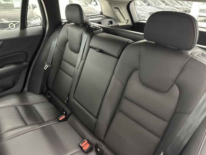 Volvo V60 CROSS COUNTRY B4 REZERVACE