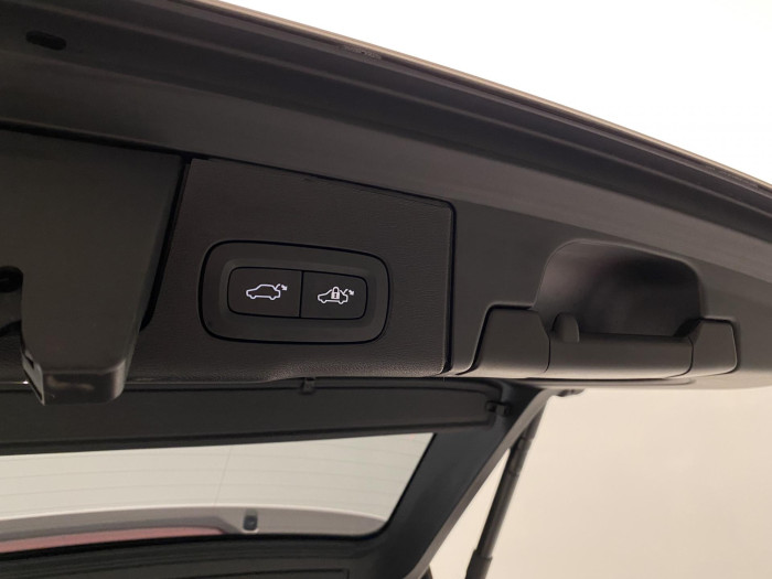 Volvo XC60 B5 AWD ULTRA DARK AUT CZ 1.maj