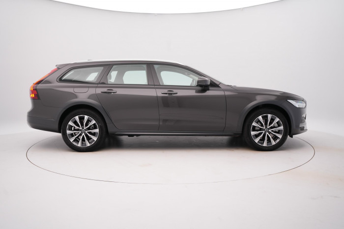 Volvo V90 CC B4 AWD PLUS AUT CZ 1.maj.