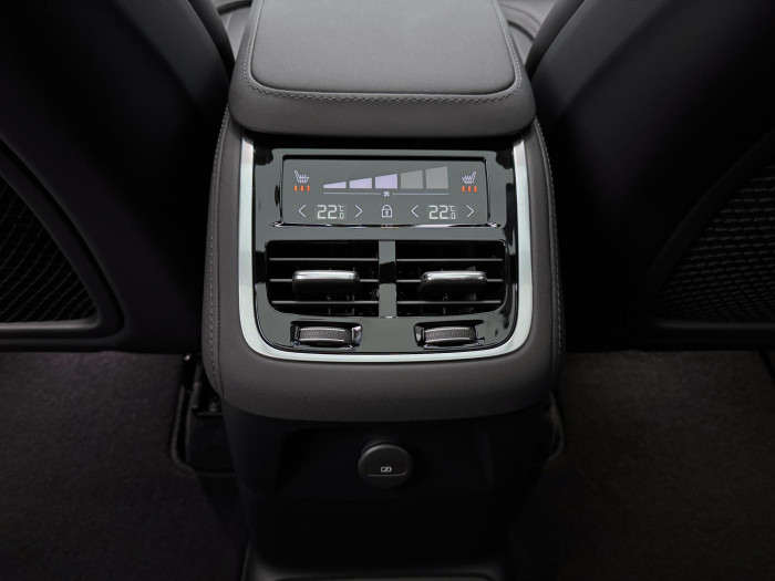 Volvo XC90 T8 AWD RECHARGE BRIGHT ULTRA 7