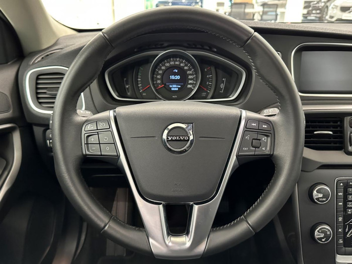 Volvo V40 D2 BLACK EDITION REZERVACE 2.0 d Edition