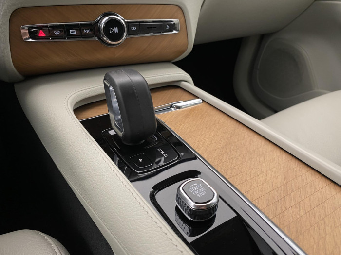 Volvo XC90 B5 AWD MOMENTUM REZERVACE 2.0 Momentum